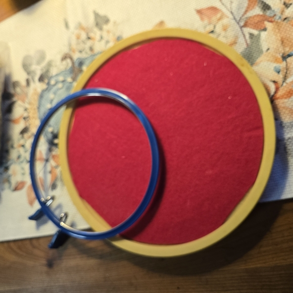 Lot of vintage sewing crafting quilting supplies. - Picture 16 of 16